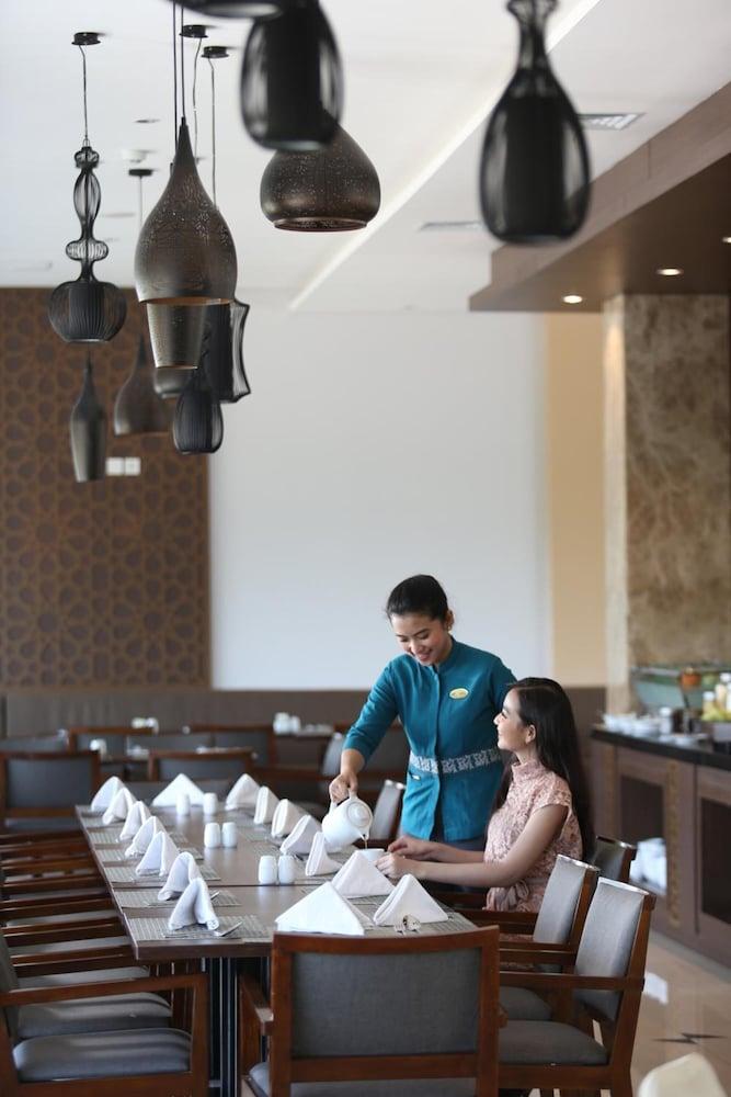 Hotel Santika Gresik Zewnętrze zdjęcie
