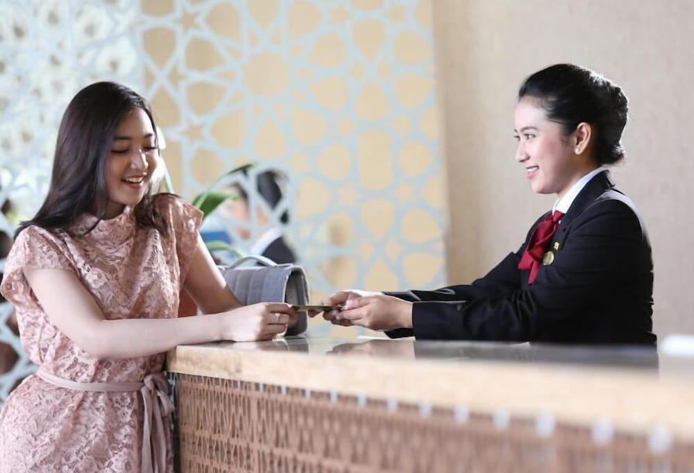 Hotel Santika Gresik Zewnętrze zdjęcie