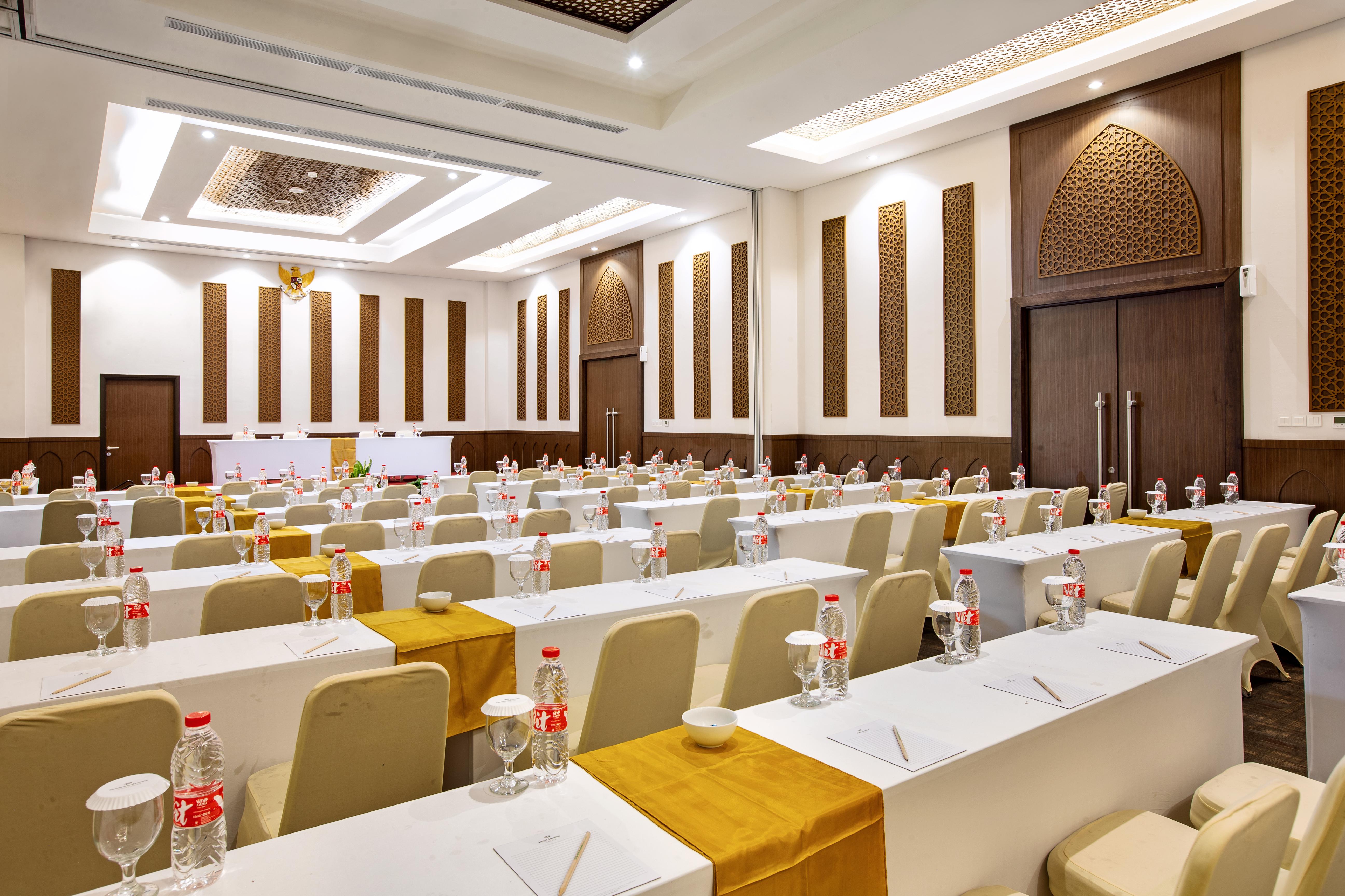 Hotel Santika Gresik Zewnętrze zdjęcie
