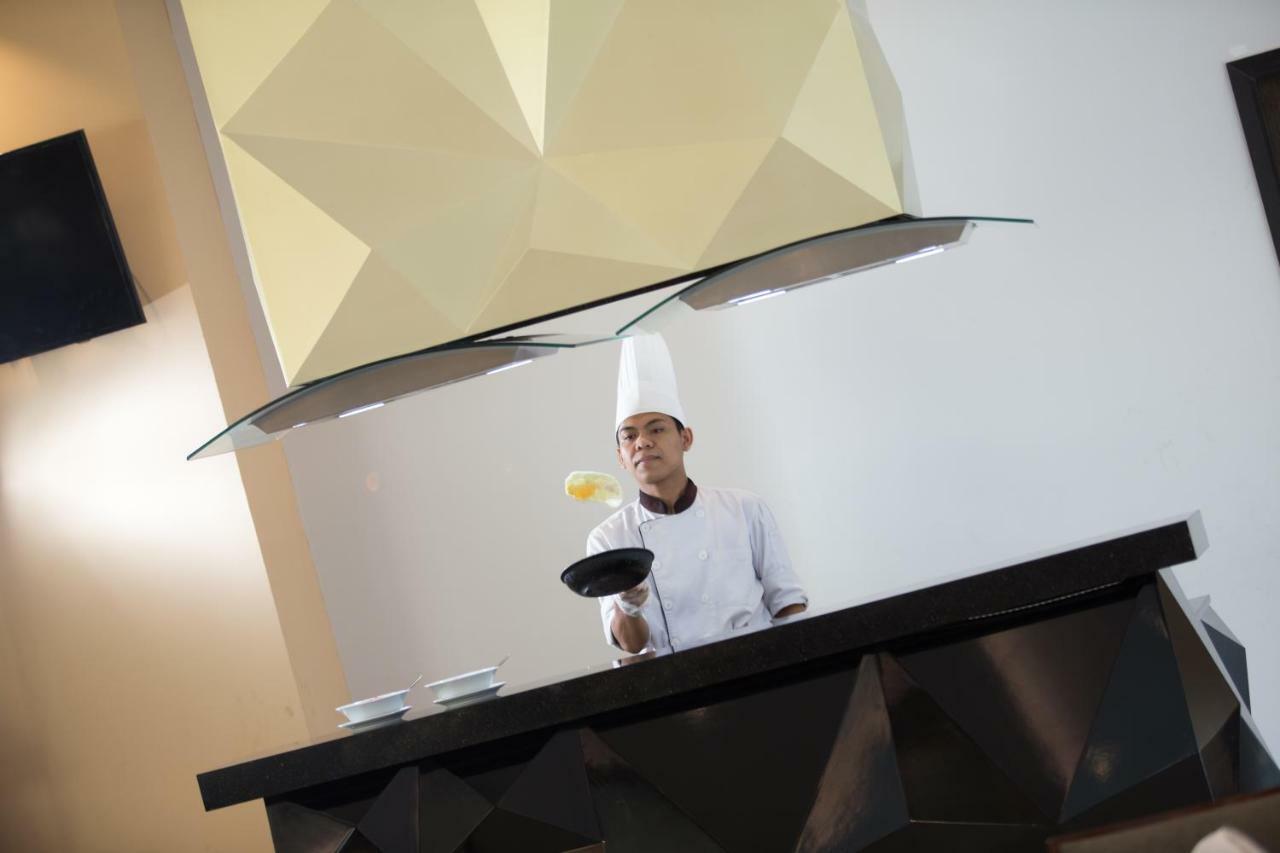 Hotel Santika Gresik Zewnętrze zdjęcie